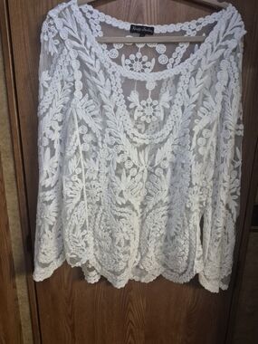 Knapp Studio White Floral Lace Crochet Top.  Box 49L